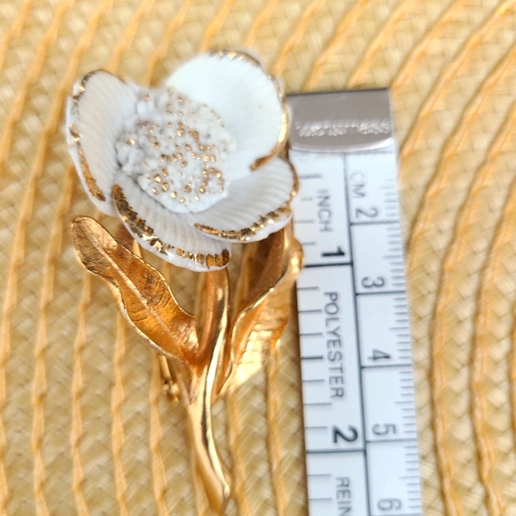 Rare Vintage Gold Tone and Porcelain Flowered Brooch, Signed - Picture 8 of 8